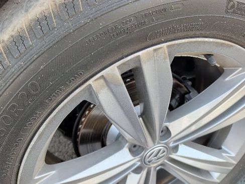 Used 2019 Volkswagen Atlas SEL R-Line AWD/4WD image 19