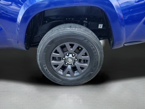 Used 2023 Toyota Tacoma SR5 w/ Technology Package AWD/4WD image 30