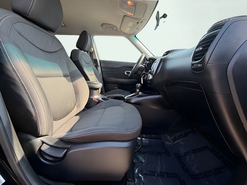 Used 2015 Kia Soul FWD image 9