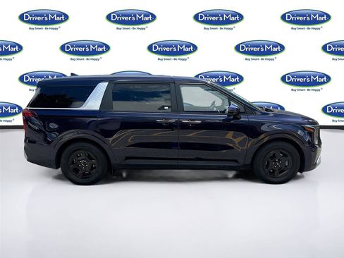 Used 2025 Kia Carnival FWD image 8