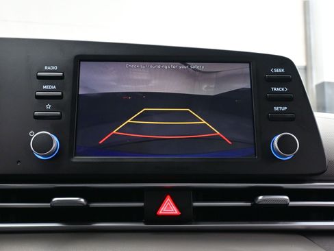 Used 2023 Hyundai Elantra SE image 17