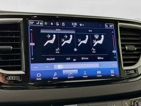 Certified 2024 Chrysler Pacifica Touring-L image 21