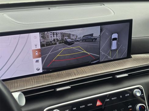 Used 2025 Genesis GV80 2.5T Advanced image 15