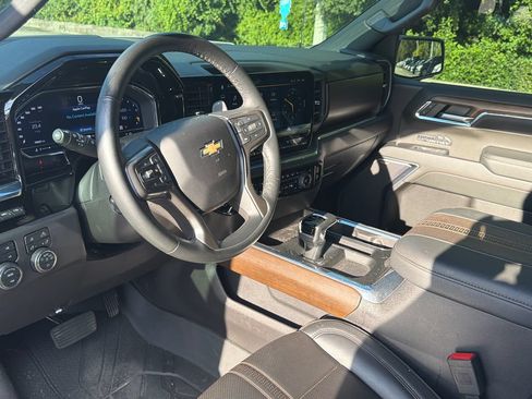 Used 2024 Chevrolet Silverado 1500 High Country w/ High Country Premium Package AWD/4WD image 6