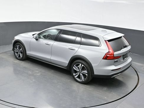 Used 2025 Volvo V60 B5 Cross Country Plus AWD/4WD image 34