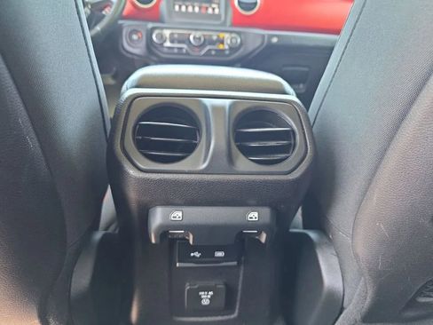 Used 2018 Jeep Wrangler Unlimited Rubicon AWD/4WD image 41