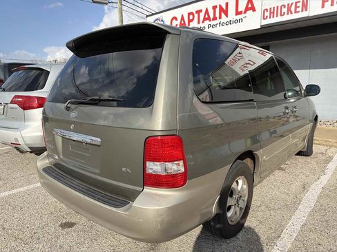 Used 2005 Kia Sedona EX image 2