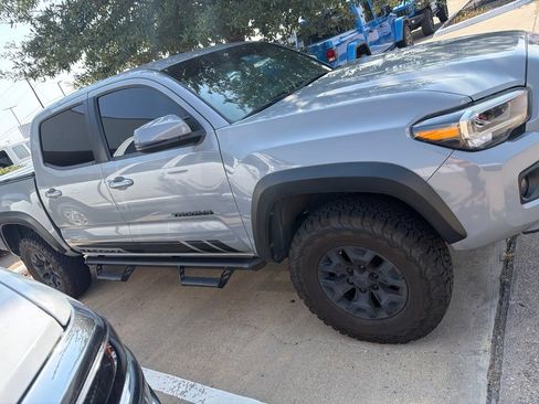 Used 2020 Toyota Tacoma TRD Off-Road w/ TRD Premium Off Road Package AWD/4WD image 3