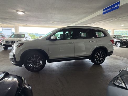 Used 2021 Honda Pilot Touring image 2