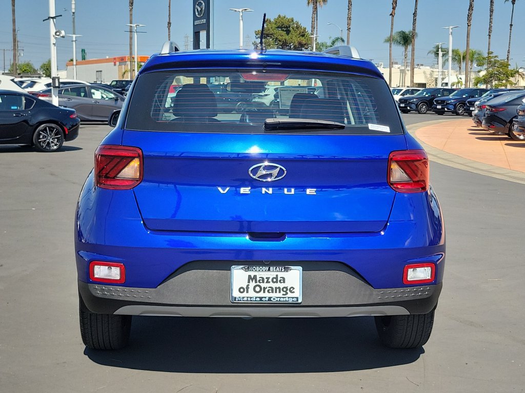 Used 2023 Hyundai Venue Limited FWD image 24
