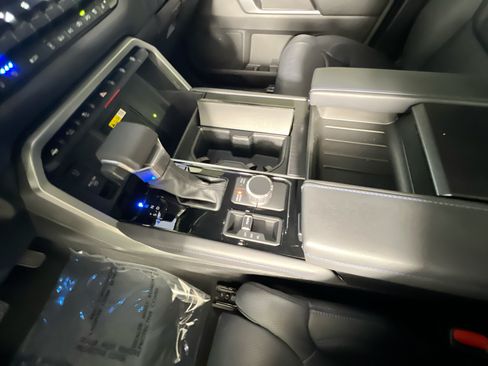 Used 2024 Toyota Tundra Platinum AWD/4WD image 24