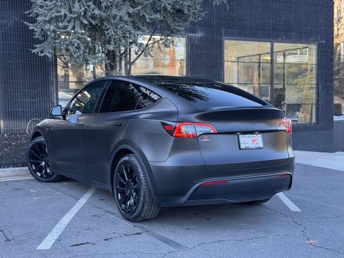 Used 2020 Tesla Model Y Long Range image 18