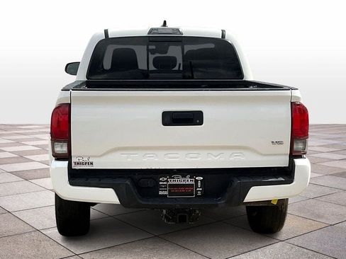 Used 2022 Toyota Tacoma SR5 w/ Technology Package RWD image 4