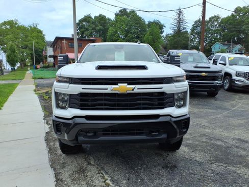 Used 2024 Chevrolet Silverado 2500 Custom w/ Custom Convenience Package AWD/4WD image 2