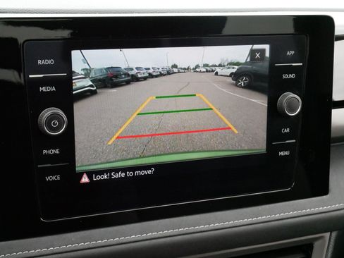 Certified 2025 Volkswagen Taos SE AWD/4WD image 31