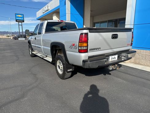 Used 2006 GMC Sierra 2500 SLE w/ Skid Plate Package image 6