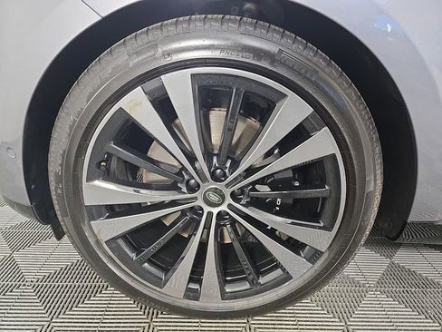 New 2025 Land Rover Range Rover SE AWD/4WD image 9