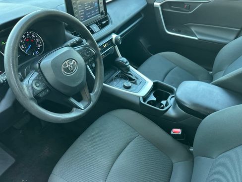 Used 2021 Toyota RAV4 LE AWD/4WD image 12