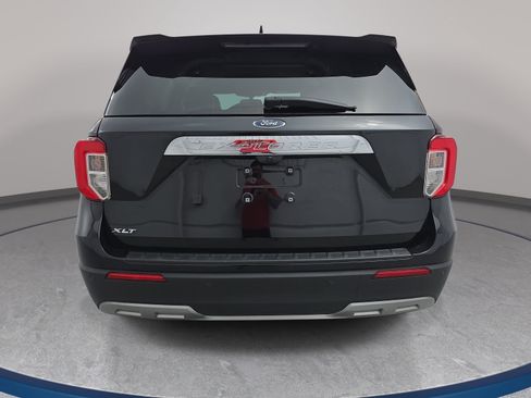 Used 2024 Ford Explorer XLT w/ Equipment Group 202A RWD image 6