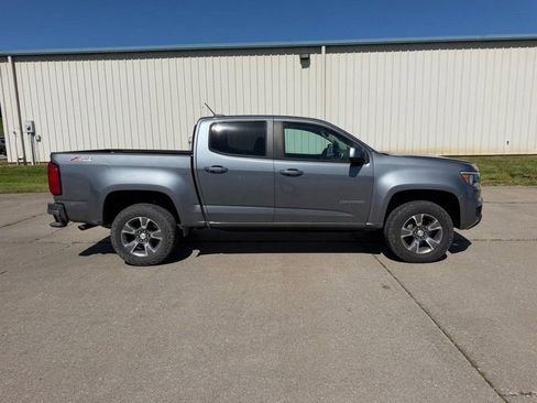 Used 2019 Chevrolet Colorado Z71 AWD/4WD image 2