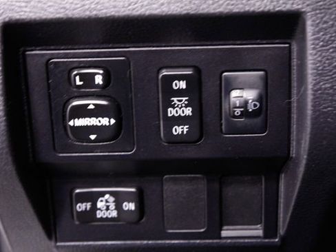 Used 2017 Toyota Tundra SR5 image 22