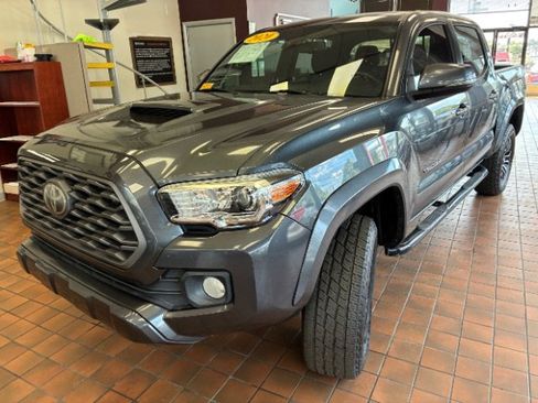 Used 2020 Toyota Tacoma TRD Sport  Medium Bed image 6