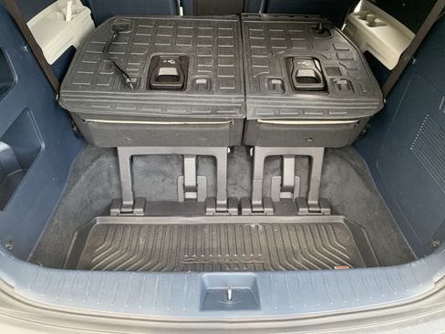 Used 2025 Kia Carnival EX FWD image 52