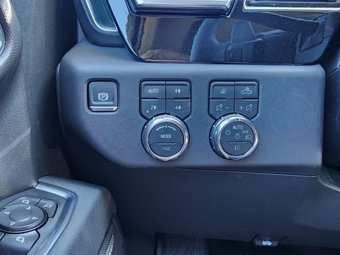 New 2026 GMC Sierra 1500 SLT image 19