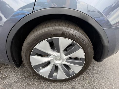 Used 2023 Tesla Model Y Long Range AWD/4WD image 37