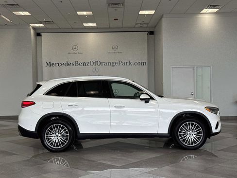 Certified 2025 Mercedes-Benz GLC 300 image 3