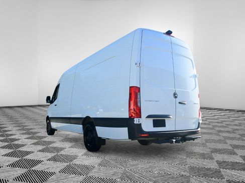 Used 2025 Mercedes-Benz Sprinter 2500 image 3