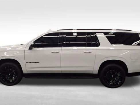 Used 2024 Chevrolet Suburban RST w/ Luxury Package image 6