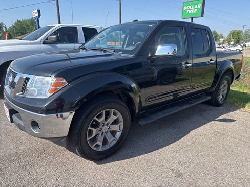 Used 2019 Nissan Frontier SL RWD image 2