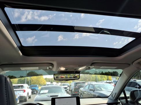 Used 2023 Toyota RAV4 Limited image 12