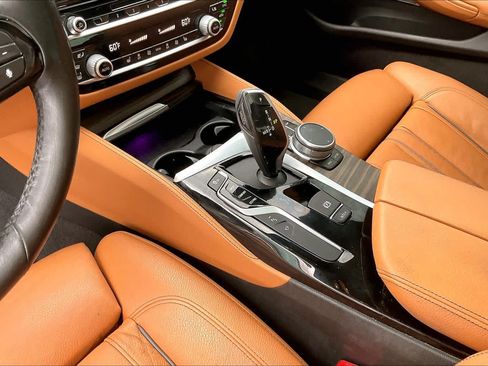 Used 2019 BMW 530i w/ Luxury Package RWD image 15