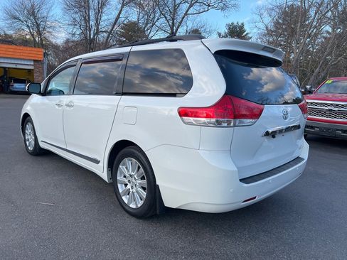 Used 2014 Toyota Sienna Limited w/ Limited Premium Package AWD/4WD image 3