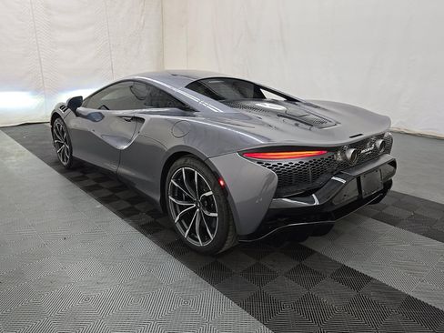 Used 2024 McLaren Artura RWD image 4