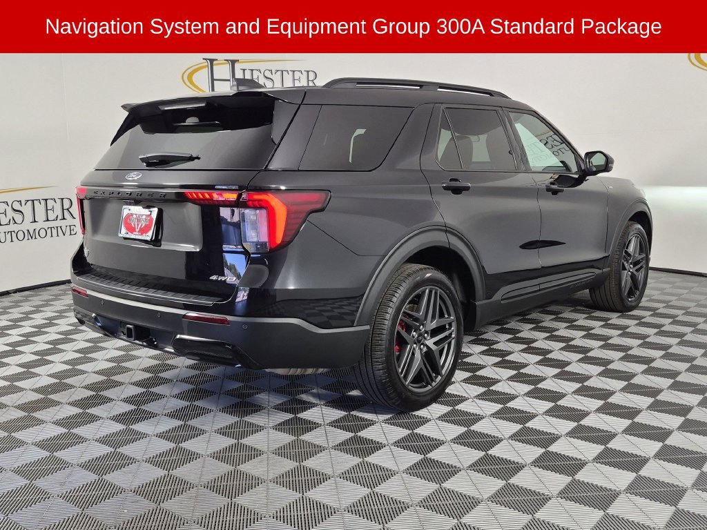 Used 2025 Ford Explorer ST-Line w/ ST-Line Street Pack AWD/4WD image 4