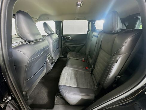 Used 2025 Mitsubishi Outlander SE FWD image 27