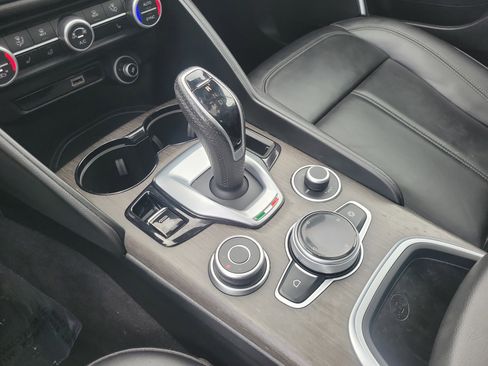 Used 2023 Alfa Romeo Giulia Ti AWD/4WD image 25