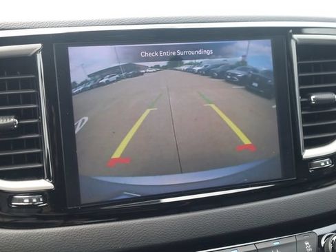 Used 2024 Chrysler Pacifica Touring-L FWD image 22