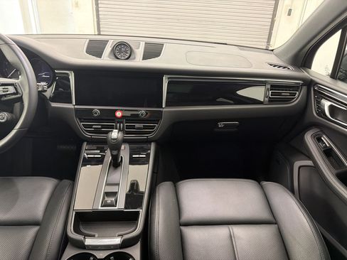 Used 2026 Porsche Macan AWD/4WD image 30