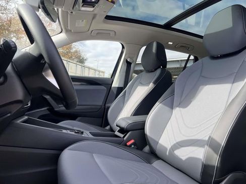 New 2026 Volkswagen Tiguan SE FWD image 11
