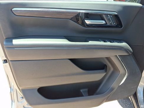 Used 2025 Chevrolet Suburban Z71 AWD/4WD image 9