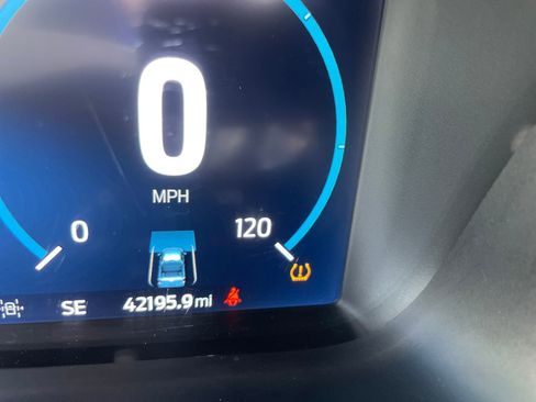 Used 2023 Ford F150 Lariat w/ Equipment Group 502A High image 17