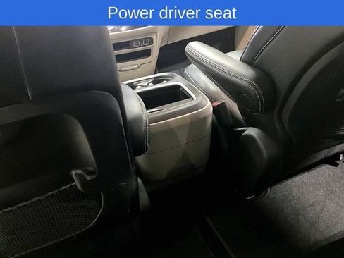 Used 2024 Chrysler Pacifica Touring-L image 13