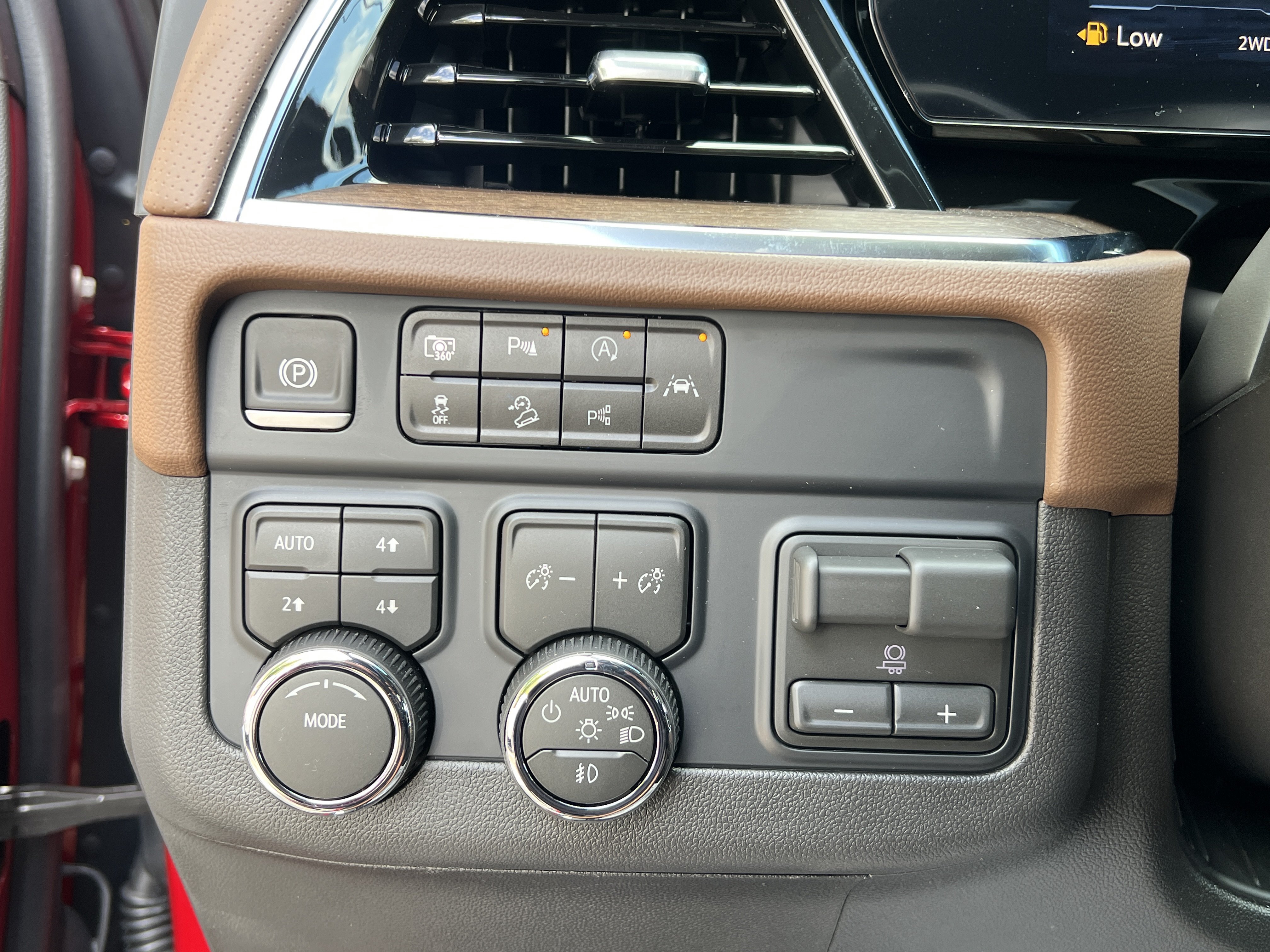 New 2026 Chevrolet Tahoe High Country w/ Sun And Tow Package AWD/4WD image 18