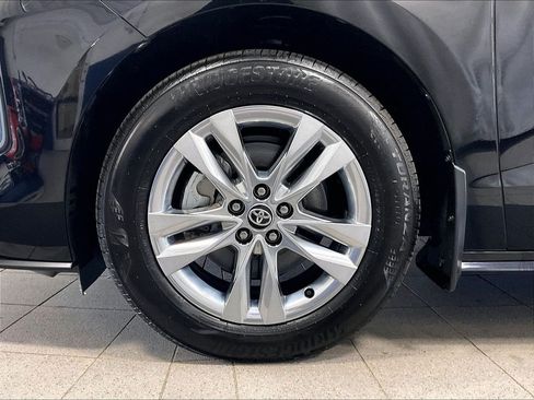Used 2025 Toyota Sienna XLE w/ XLE Plus Package AWD/4WD image 7