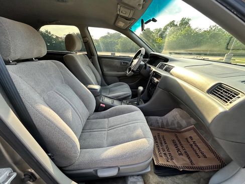 Used 2001 Toyota Camry LE FWD image 15
