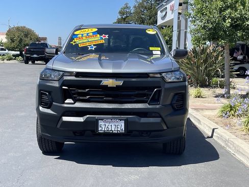 Used 2025 Chevrolet Colorado W/T AWD/4WD image 4